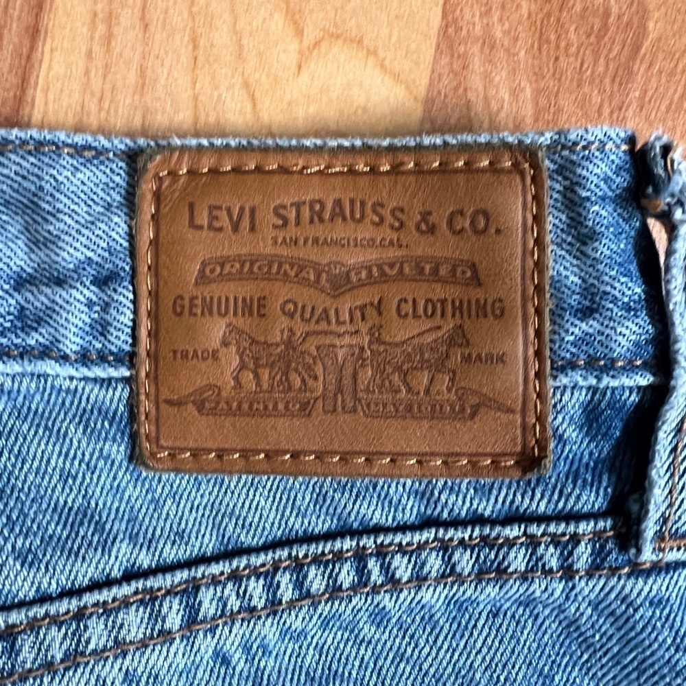 Levi's Classic Wedgie Blue Jeans with Brown Leather Patch sz 27 - Picture 3 of 11